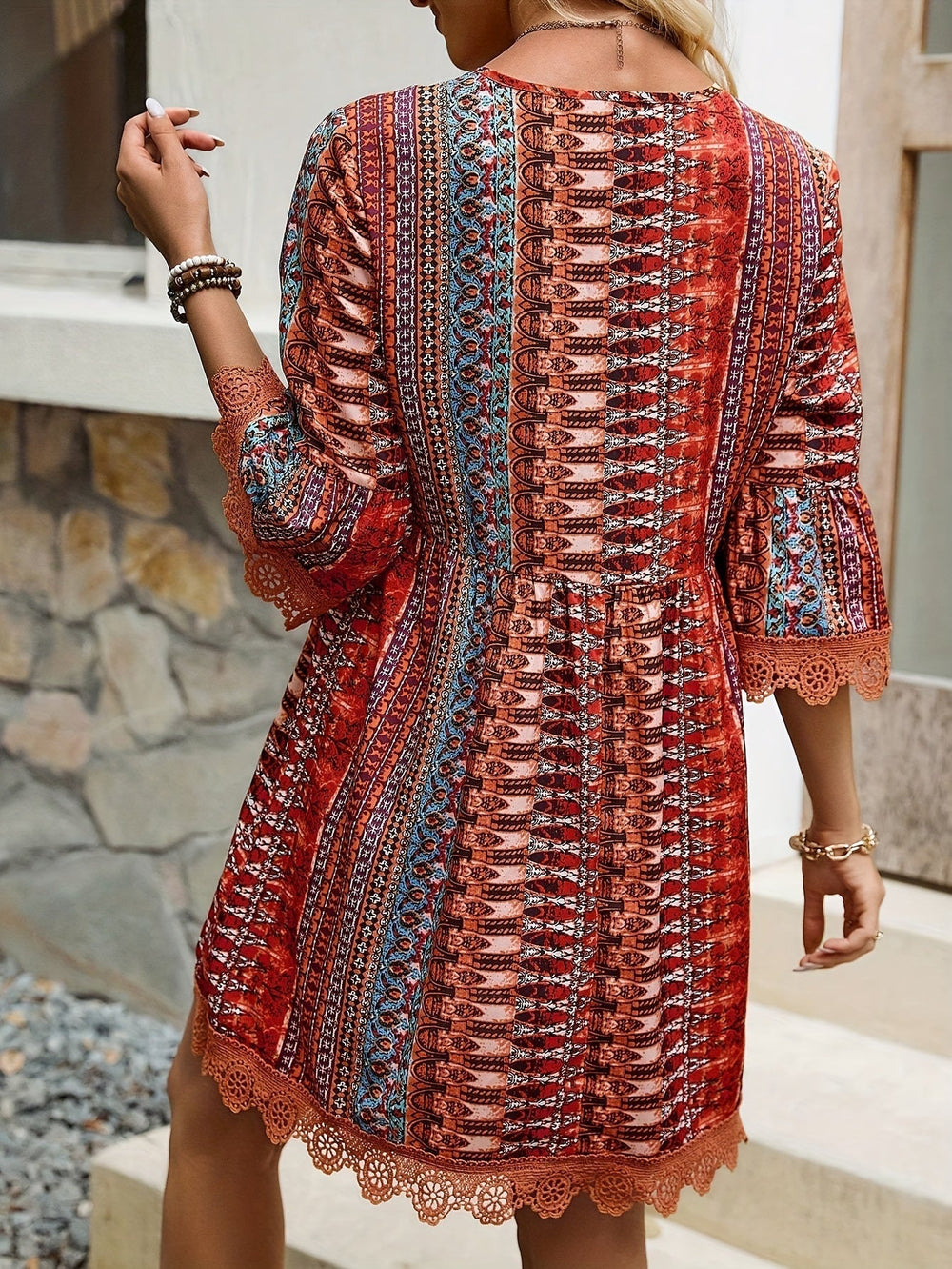 Sofie | V-Ausschnitt Kleid mit Spitzenbesatz