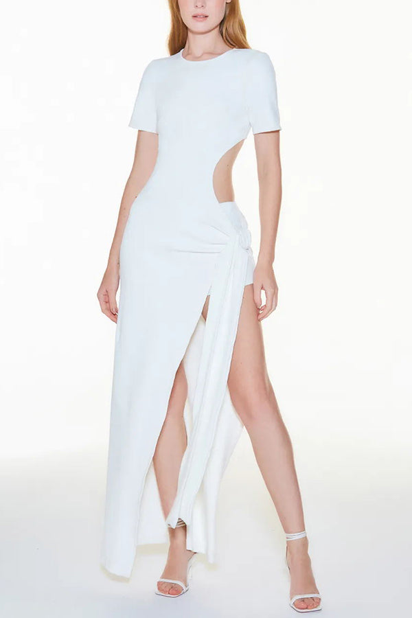 Langes Kleid mit Schlitz und seitlicher Schleife