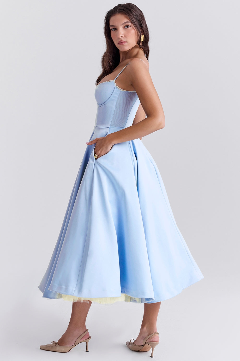 Zendaya | Zeitloses Midikleid