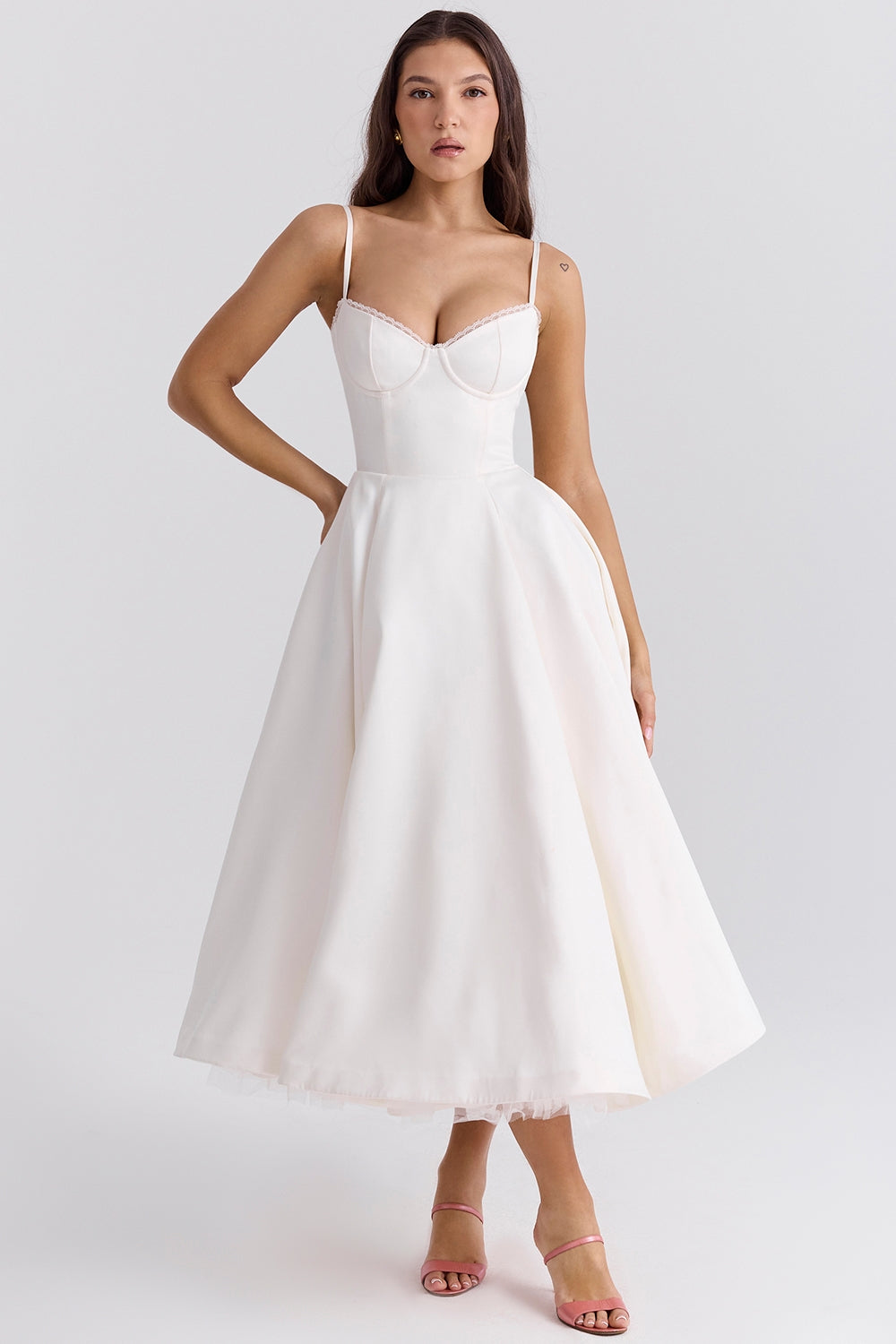 Zendaya | Zeitloses Midikleid