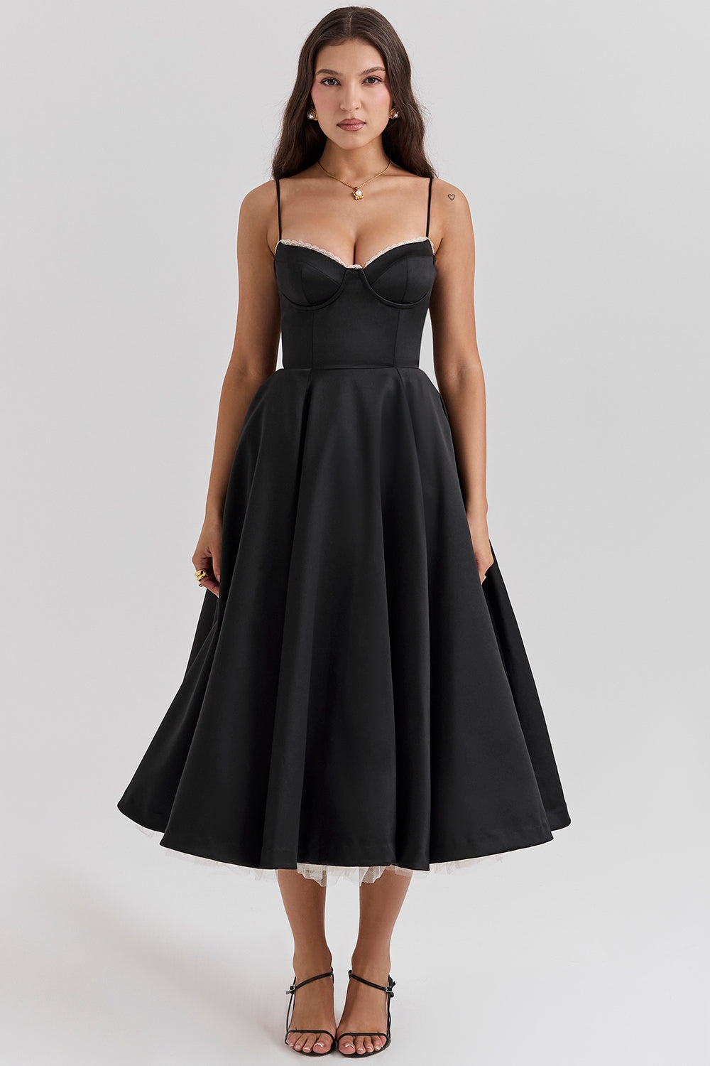 Zendaya | Zeitloses Midikleid