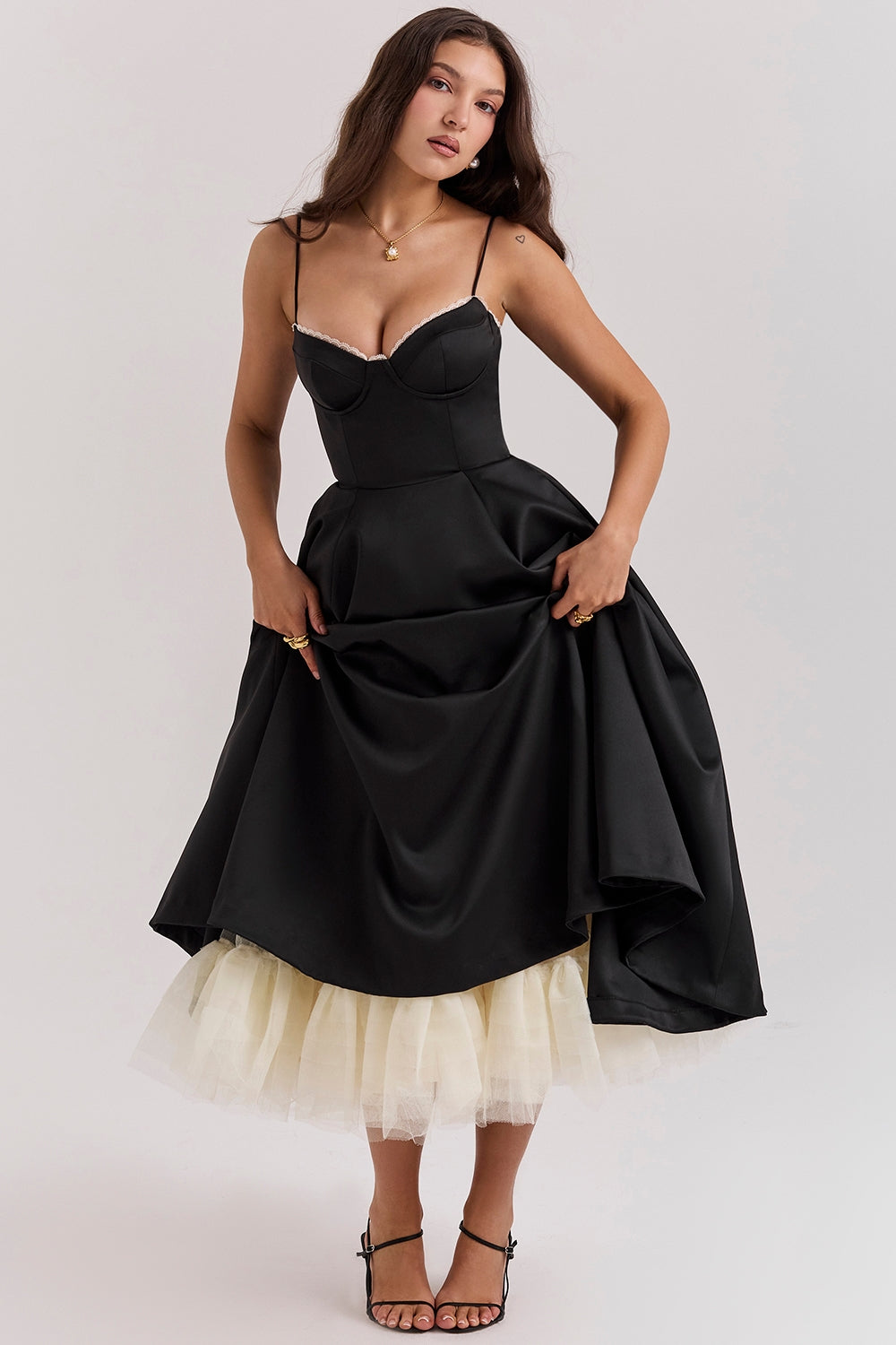 Zendaya | Zeitloses Midikleid