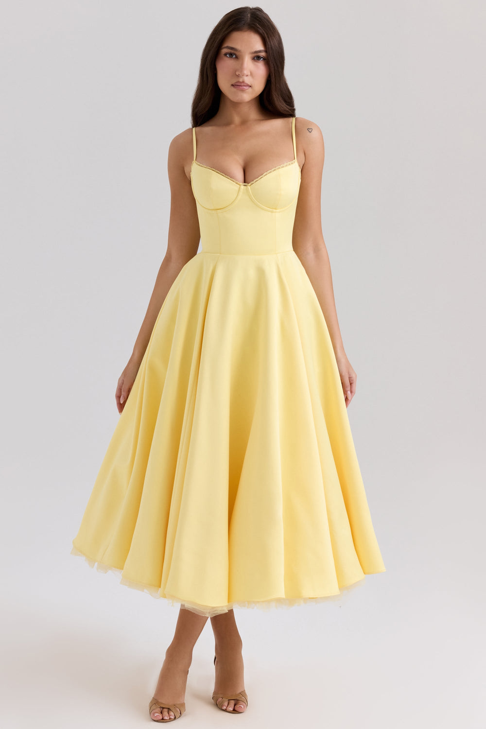 Zendaya | Zeitloses Midikleid