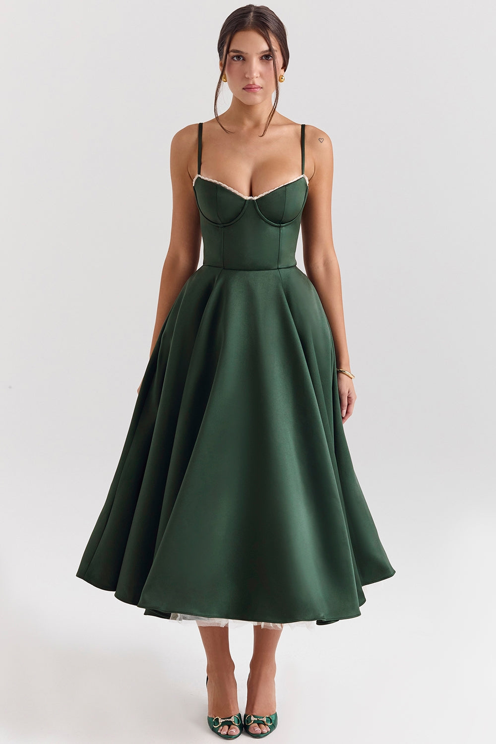 Zendaya | Zeitloses Midikleid