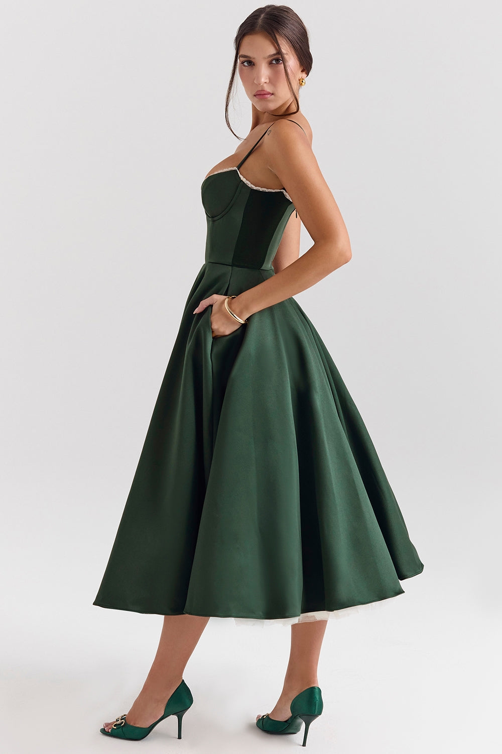 Zendaya | Zeitloses Midikleid