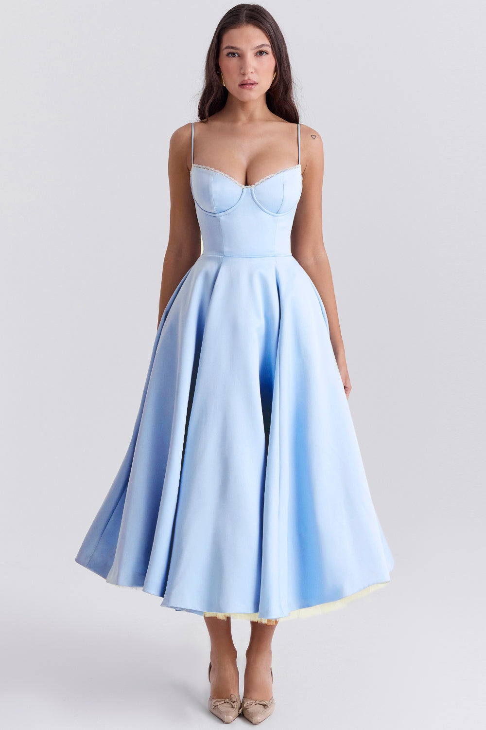 Zendaya | Zeitloses Midikleid