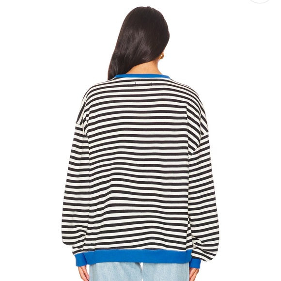 Helen Gestreifter Oversize Pullover mit Küstenflair | Blau / Schwarz