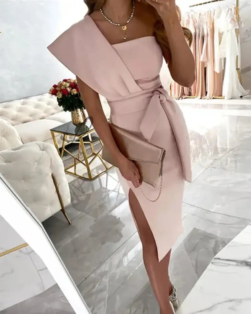 Alyssa | Asymmetrisches Abendkleid mit Gürtel und seitlichem Schlitz für einen eleganten Look