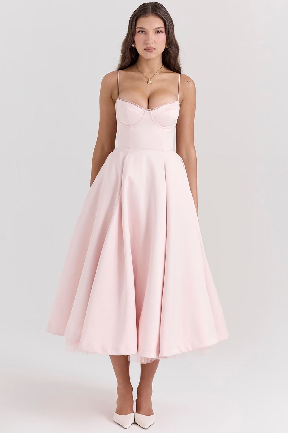 Oona | ELEGANTES MIDIKLEID MIT TRÄGERN